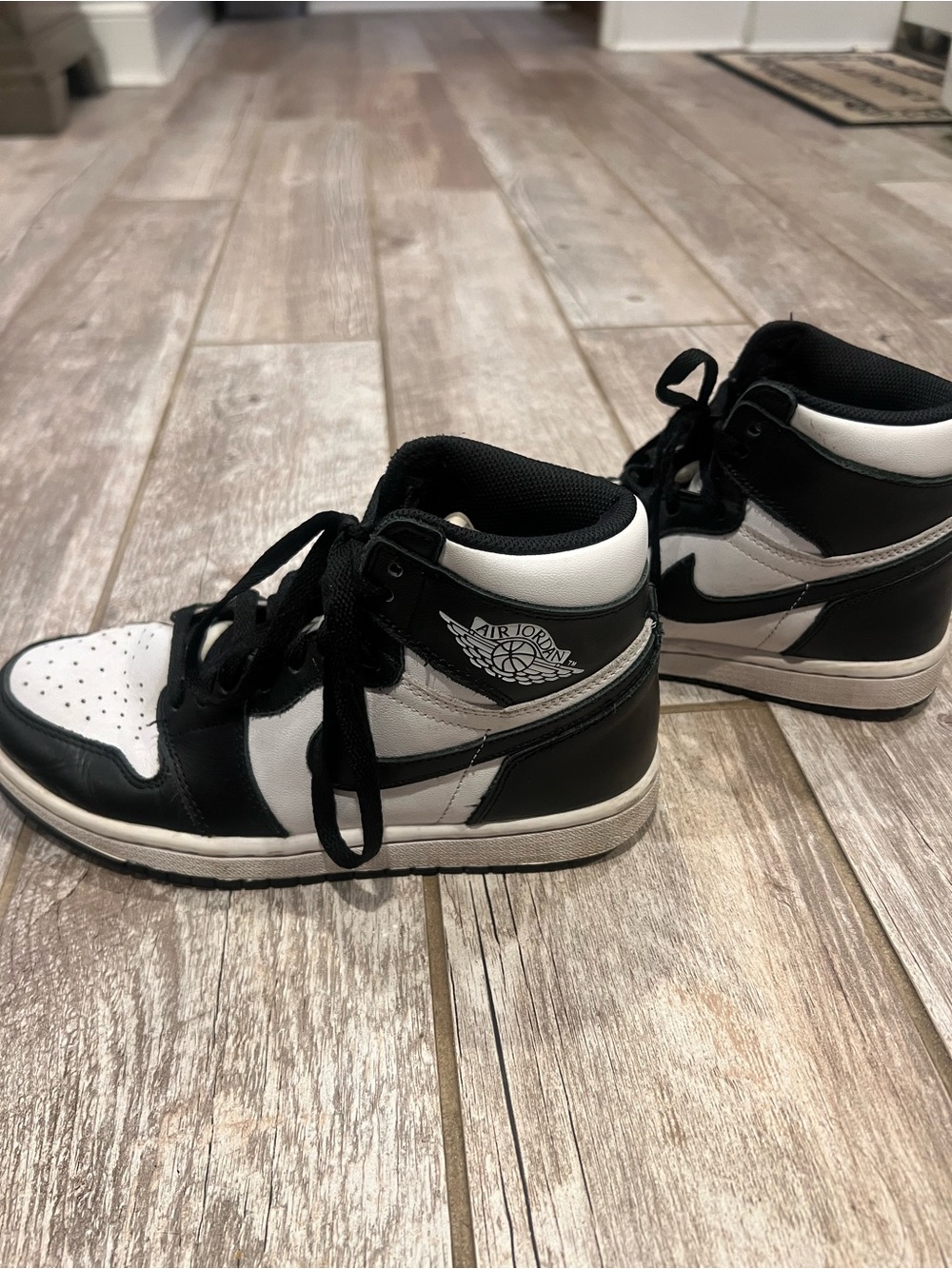 Nike Jordan 1 Retro High-Top Sneakers